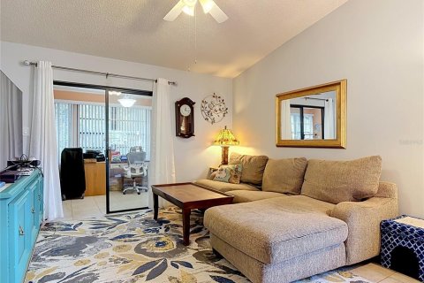 Condo in DeBary, Florida, 2 bedrooms  № 2236792 - photo 16