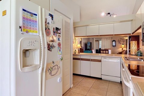 Condo in DeBary, Florida, 2 bedrooms  № 2236792 - photo 9