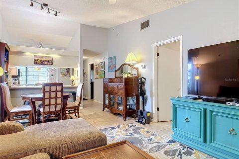 Condo in DeBary, Florida, 2 bedrooms  № 2236792 - photo 19