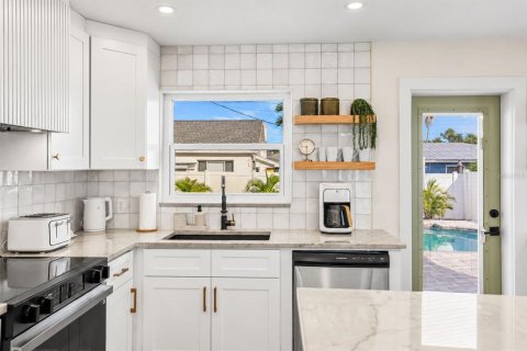 Villa ou maison à vendre à Madeira Beach, Floride: 3 chambres, 93.65 m2 № 2400253 - photo 15