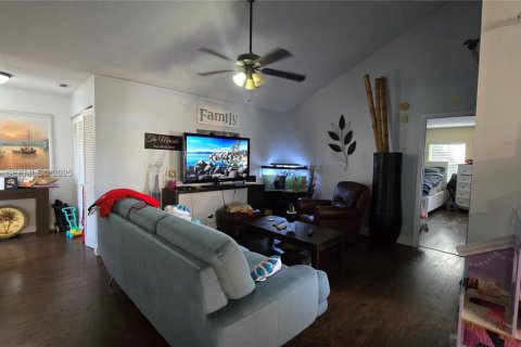 Casa en venta en West Palm Beach, Florida, 3 dormitorios, 134.43 m2 № 1982246 - foto 2