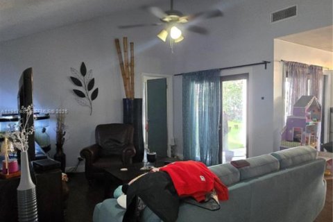 Casa en venta en West Palm Beach, Florida, 3 dormitorios, 134.43 m2 № 1982246 - foto 3