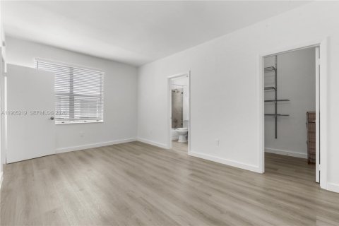 Condo in Miami Beach, Florida, 2 bedrooms № 2026257 - photo 14