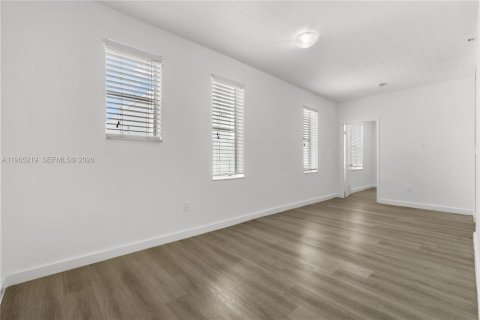 Condo in Miami Beach, Florida, 2 bedrooms № 2026257 - photo 10