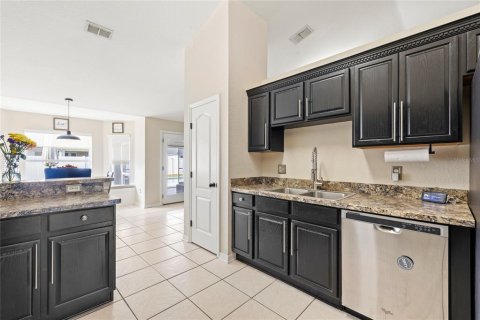 House in Winter Haven, Florida 4 bedrooms, 218.97 sq.m. № 2155816 - photo 18