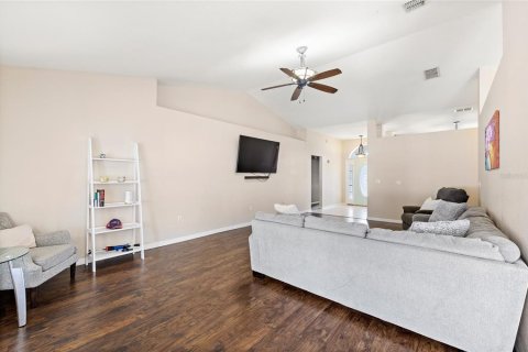 House in Winter Haven, Florida 4 bedrooms, 218.97 sq.m. № 2155816 - photo 23