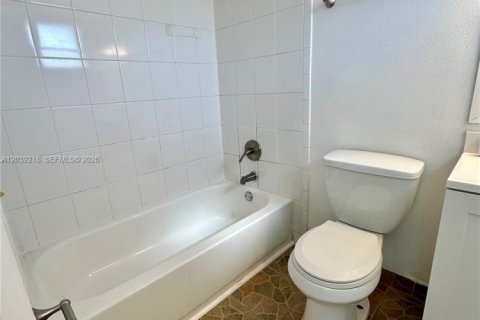 Condominio en alquiler en Oakland Park, Florida, 1 dormitorio, 37.81 m2 № 2182693 - foto 6