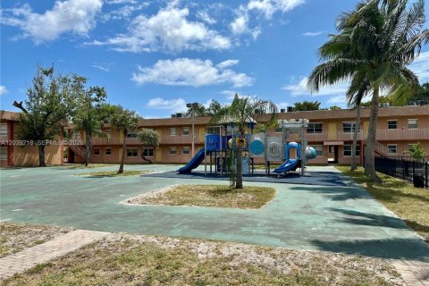 Condominio en alquiler en Oakland Park, Florida, 1 dormitorio, 37.81 m2 № 2182693 - foto 13