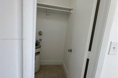 Condominio en alquiler en Oakland Park, Florida, 1 dormitorio, 37.81 m2 № 2182693 - foto 7