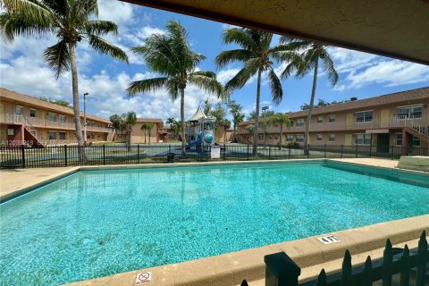 Condominio en alquiler en Oakland Park, Florida, 1 dormitorio, 37.81 m2 № 2182693 - foto 11