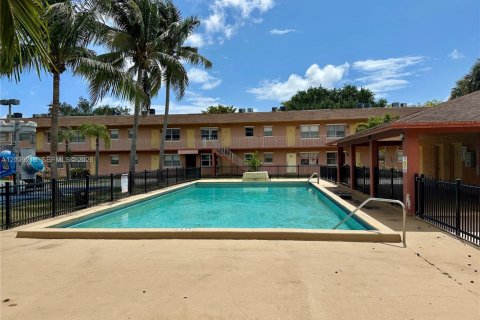 Condominio en alquiler en Oakland Park, Florida, 1 dormitorio, 37.81 m2 № 2182693 - foto 10