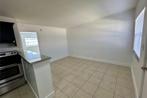 Condominio en alquiler en Oakland Park, Florida, 1 dormitorio, 37.81 m2 № 2182693 - foto 3