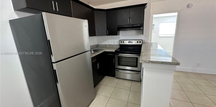Condominio en Oakland Park, Florida, 1 dormitorio  № 2182693