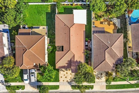 House in Pembroke Pines, Florida 3 bedrooms, 146.97 sq.m. № 1995039 - photo 24