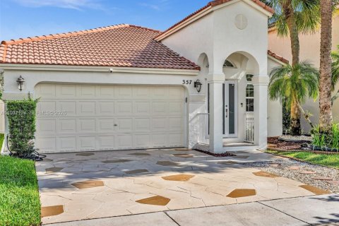 House in Pembroke Pines, Florida 3 bedrooms, 146.97 sq.m. № 1995039 - photo 2