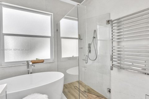 House in Pembroke Pines, Florida 3 bedrooms, 146.97 sq.m. № 1995039 - photo 10