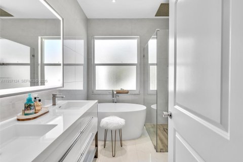 House in Pembroke Pines, Florida 3 bedrooms, 146.97 sq.m. № 1995039 - photo 9