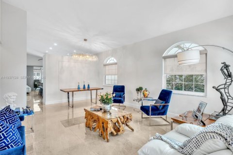 House in Pembroke Pines, Florida 3 bedrooms, 146.97 sq.m. № 1995039 - photo 3