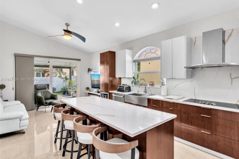 House in Pembroke Pines, Florida 3 bedrooms, 146.97 sq.m. № 1995039 - photo 14