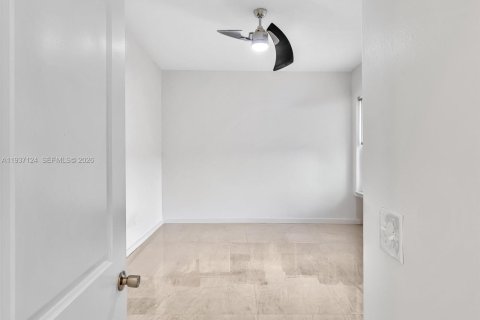 House in Pembroke Pines, Florida 3 bedrooms, 146.97 sq.m. № 1995039 - photo 13