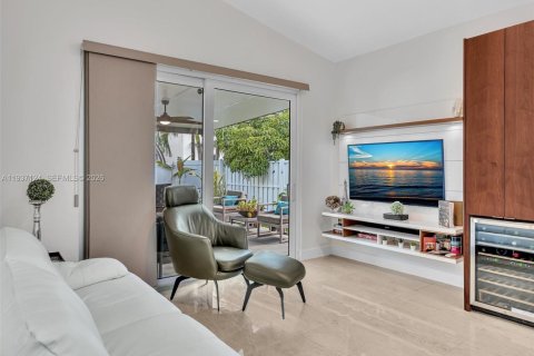 House in Pembroke Pines, Florida 3 bedrooms, 146.97 sq.m. № 1995039 - photo 17