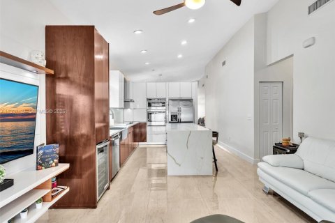 House in Pembroke Pines, Florida 3 bedrooms, 146.97 sq.m. № 1995039 - photo 16