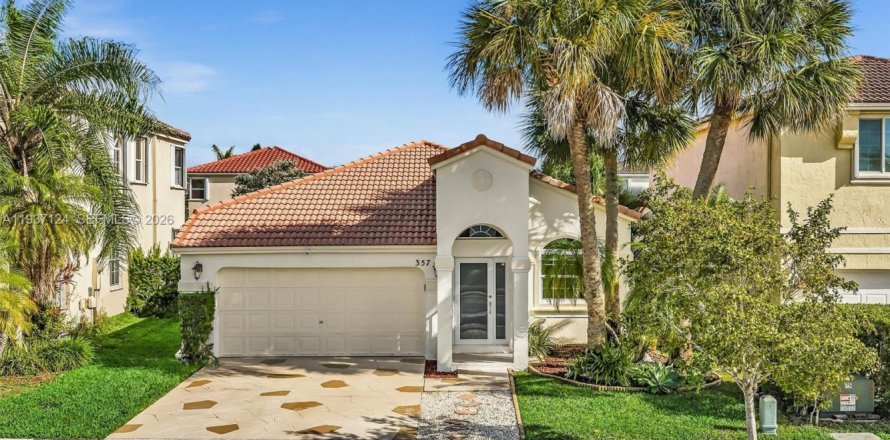 House in Pembroke Pines, Florida 3 bedrooms, 146.97 sq.m. № 1995039