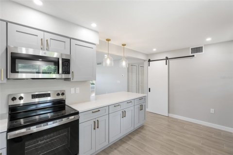 Condo in Sarasota, Florida, 2 bedrooms № 2166188 - photo 5