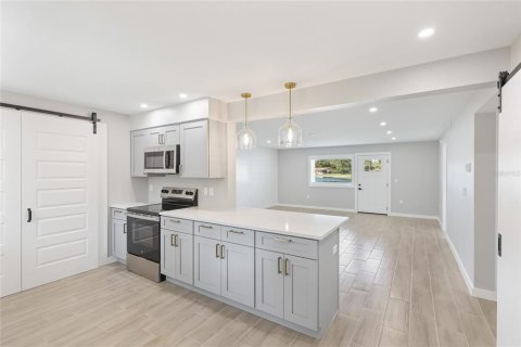 Condo in Sarasota, Florida, 2 bedrooms № 2166188 - photo 2