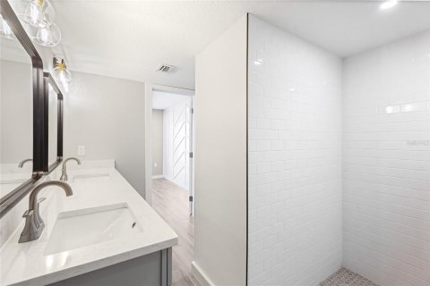 Condo in Sarasota, Florida, 2 bedrooms № 2166188 - photo 16