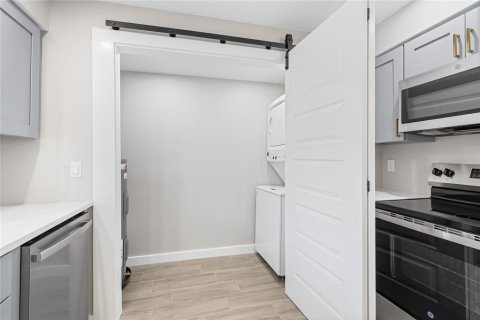 Condo in Sarasota, Florida, 2 bedrooms № 2166188 - photo 6