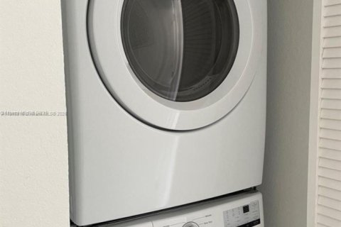 Townhouse in Homestead, Florida 4 bedrooms, 129.88 sq.m. № 1973677 - photo 16