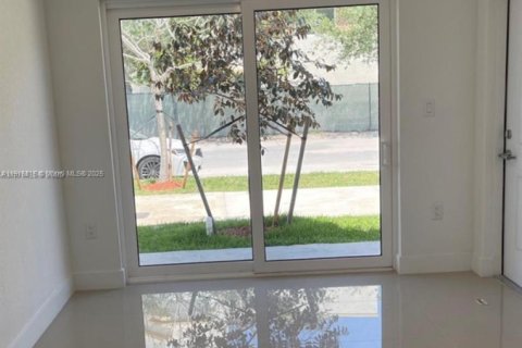 Townhouse in Homestead, Florida 4 bedrooms, 129.88 sq.m. № 1973677 - photo 7