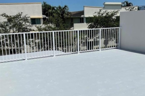 Townhouse in Homestead, Florida 4 bedrooms, 129.88 sq.m. № 1973677 - photo 14
