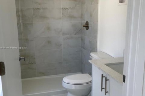 Townhouse in Homestead, Florida 4 bedrooms, 129.88 sq.m. № 1973677 - photo 8