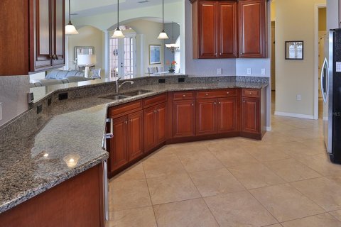 House in Winter Haven, Florida 3 bedrooms, 218.69 sq.m. № 2142240 - photo 18