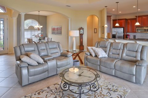House in Winter Haven, Florida 3 bedrooms, 218.69 sq.m. № 2142240 - photo 17