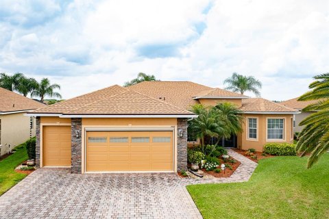 House in Winter Haven, Florida 3 bedrooms, 218.69 sq.m. № 2142240 - photo 3