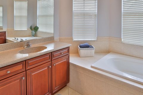 House in Winter Haven, Florida 3 bedrooms, 218.69 sq.m. № 2142240 - photo 27