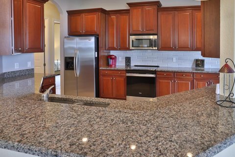 House in Winter Haven, Florida 3 bedrooms, 218.69 sq.m. № 2142240 - photo 19