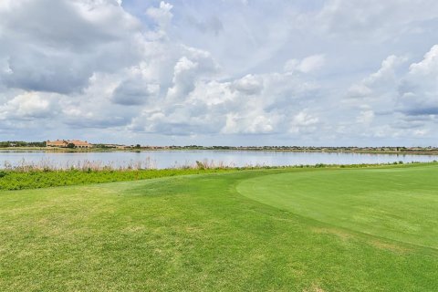 House in Winter Haven, Florida 3 bedrooms, 218.69 sq.m. № 2142240 - photo 8