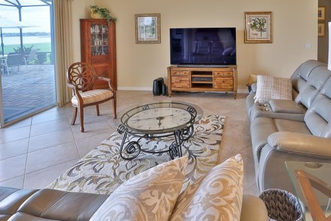 House in Winter Haven, Florida 3 bedrooms, 218.69 sq.m. № 2142240 - photo 16