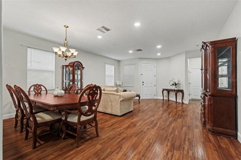Villa ou maison à vendre à Land O' Lakes, Floride: 4 chambres, 246.38 m2 № 2408326 - photo 6