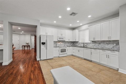 Villa ou maison à vendre à Land O' Lakes, Floride: 4 chambres, 246.38 m2 № 2408326 - photo 8