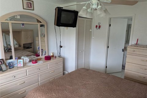House in Punta Gorda, Florida 4 bedrooms, 115.66 sq.m. № 2232919 - photo 10