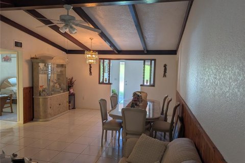 House in Punta Gorda, Florida 4 bedrooms, 115.66 sq.m. № 2232919 - photo 4