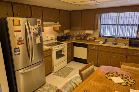 House in Punta Gorda, Florida 4 bedrooms, 115.66 sq.m. № 2232919 - photo 7