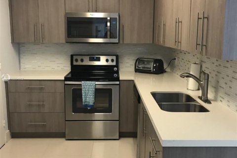 Condo à Hollywood, Floride, 2 chambres  № 2038087