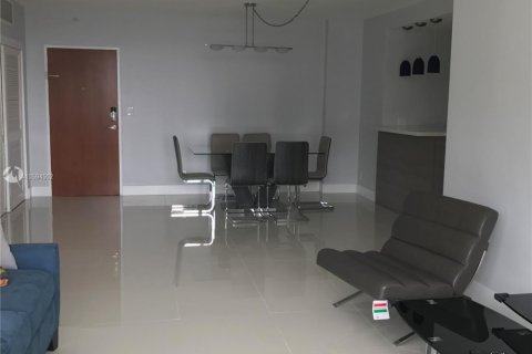 Copropriété à louer à Hollywood, Floride: 2 chambres, 109.25 m2 № 2038087 - photo 3