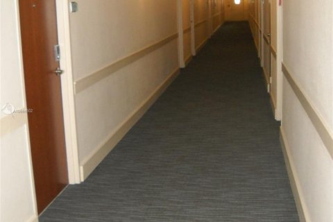 Copropriété à louer à Hollywood, Floride: 2 chambres, 109.25 m2 № 2038087 - photo 15